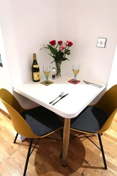 ***Spotless, Bright 1 Double Bed Apartment*** Bath United Kingdom